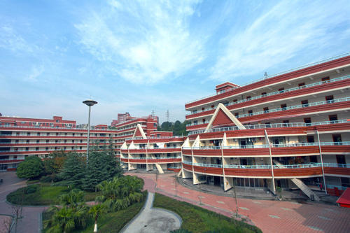 彭山职业高级中学校