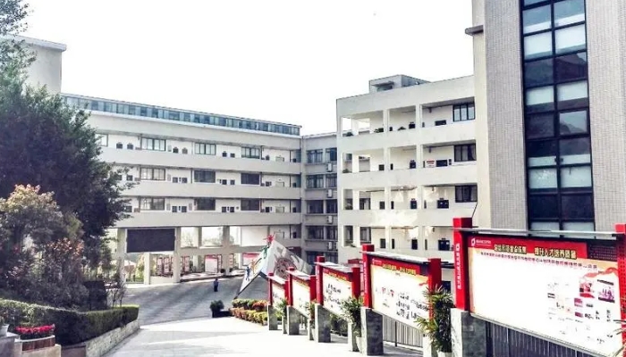 重庆轻工业学校2024年录取分数线(2025参考)