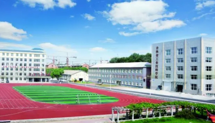 邢台工业学校2024年学费(2025参考)