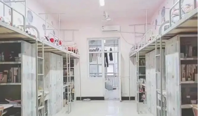 鹤山职业技术高级中学宿舍条件