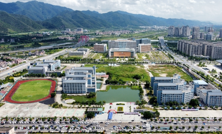 2025年肇庆医学高等专科学校收费情况