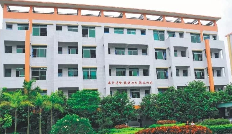 2025年肇庆市商贸中等职业学校收费情况