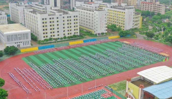 2025年湛江市爱周职业技术学校收费情况