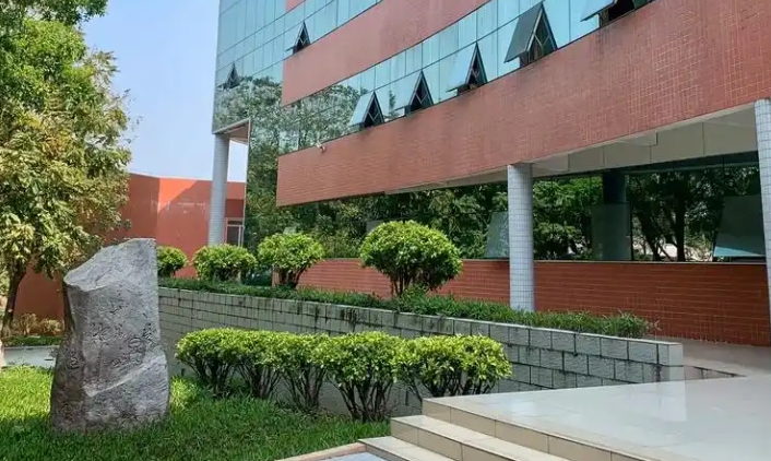 2025年广州纺织学校收费情况