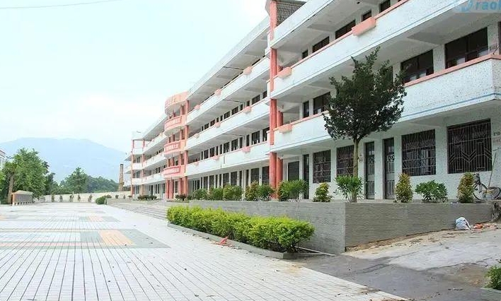 2025年潮州农业学校收费情况