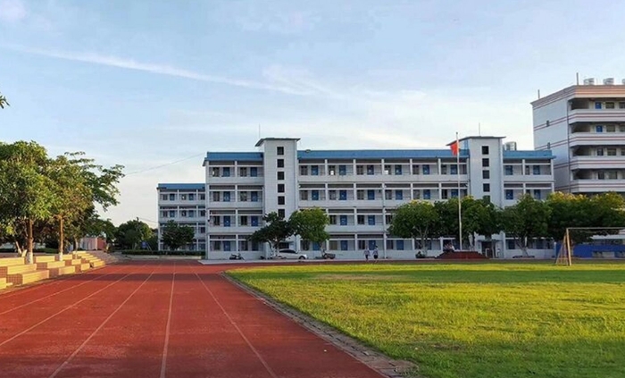 2025年湛江汽车技工学校收费情况