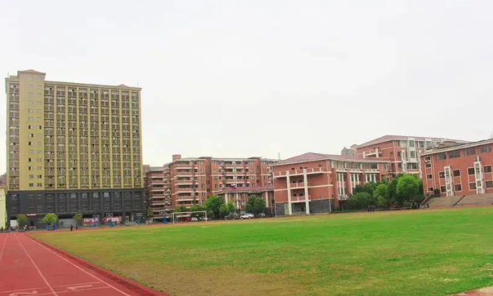 2025年梅州市机械技工学校收费情况