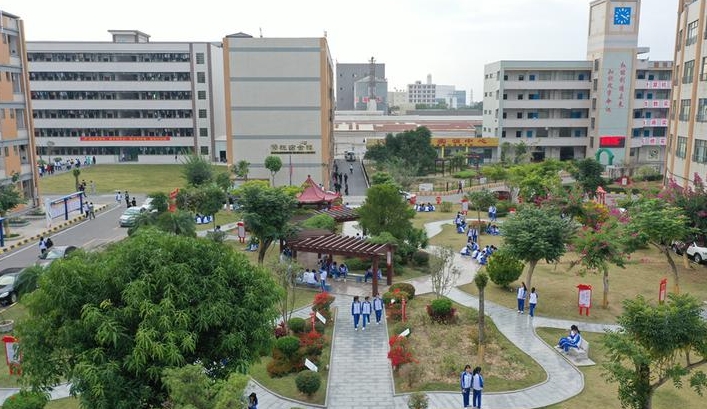2025年高州市时代职业技术学校收费情况