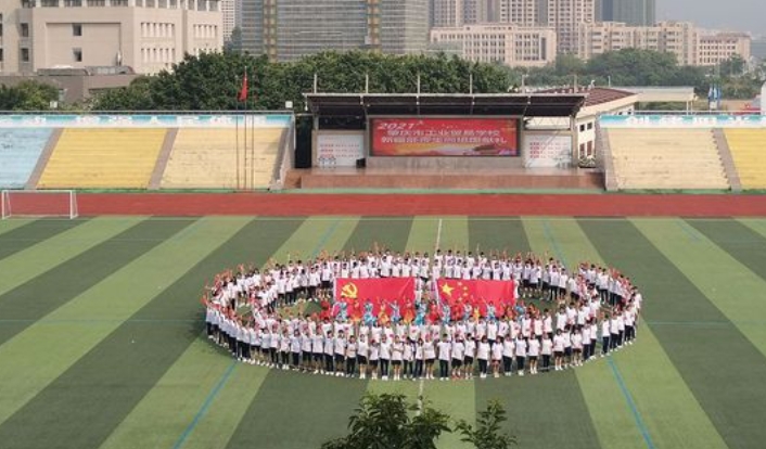 2025年肇庆工业贸易学校收费情况