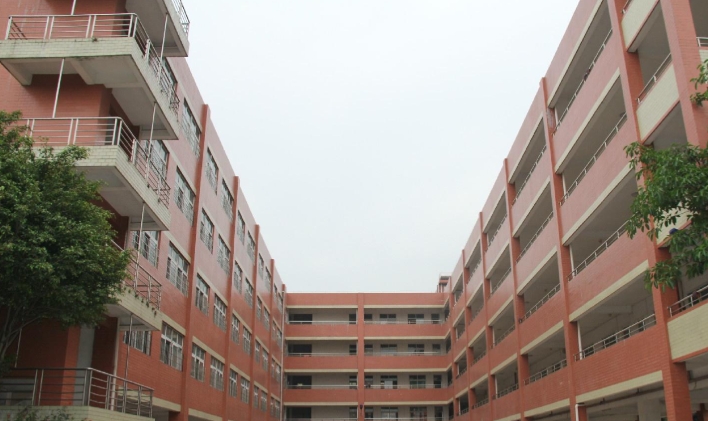 2025年广东华文航空艺术职业学校收费情况