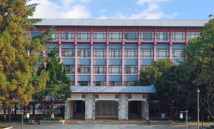 2025年洛阳旅游学校收费情况