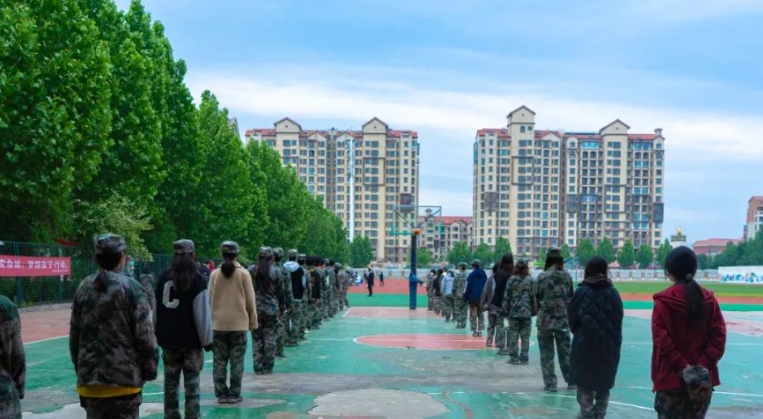 2025年郑州仲景国医中等专业学校收费情况
