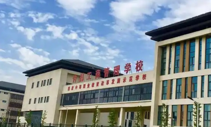 2025年许昌工商管理学校收费情况