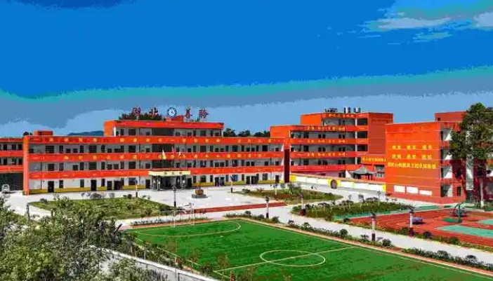 2025年漯河召陵区中等专业学校收费情况