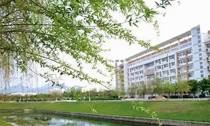 2025年漯河中等专业学校收费情况