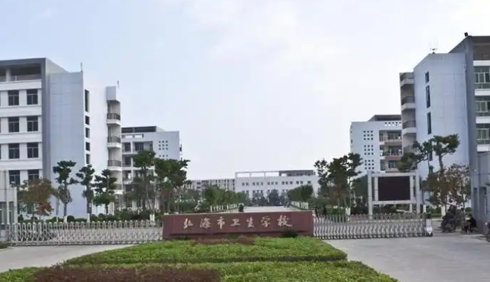 2025年开封卫生学校收费情况