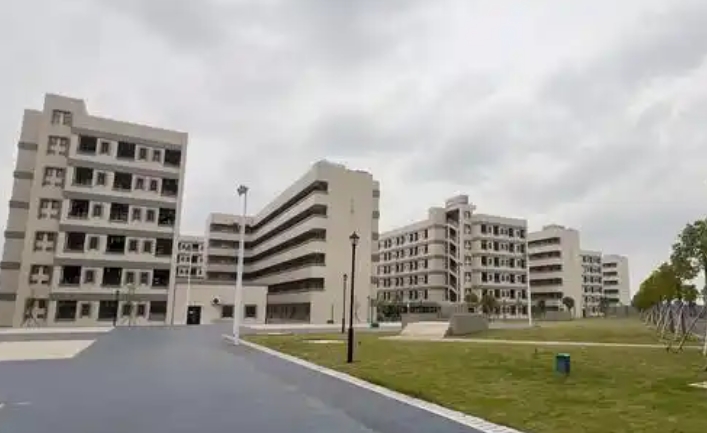 2025年湛江市第二技工学校录取分数线