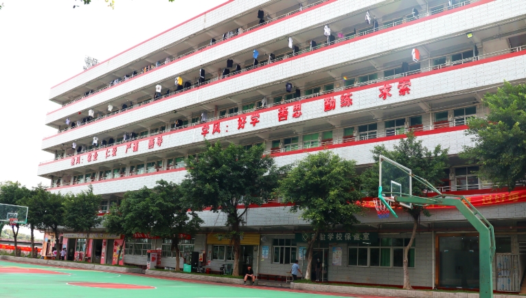 2025年东莞实验技工学校录取分数线