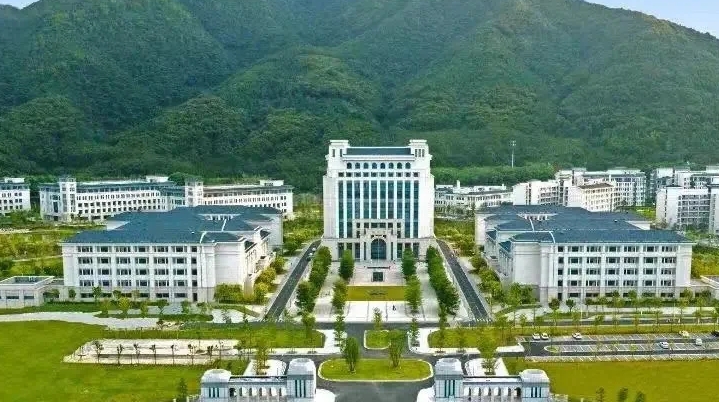 2025年肇庆医学院录取分数线