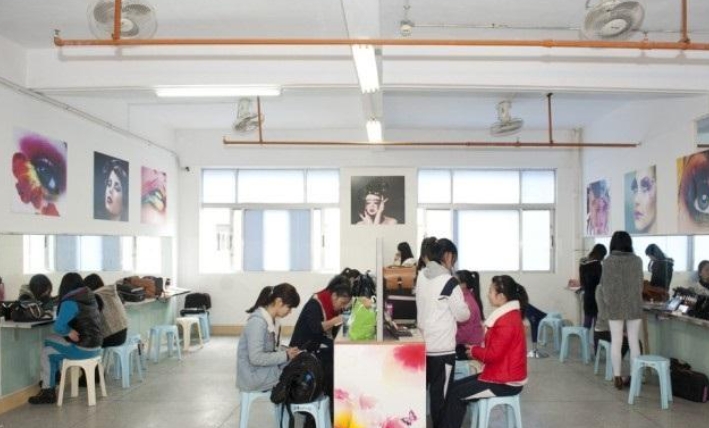 2025年汕头琪雅美容化妆职业技术学校录取分数线